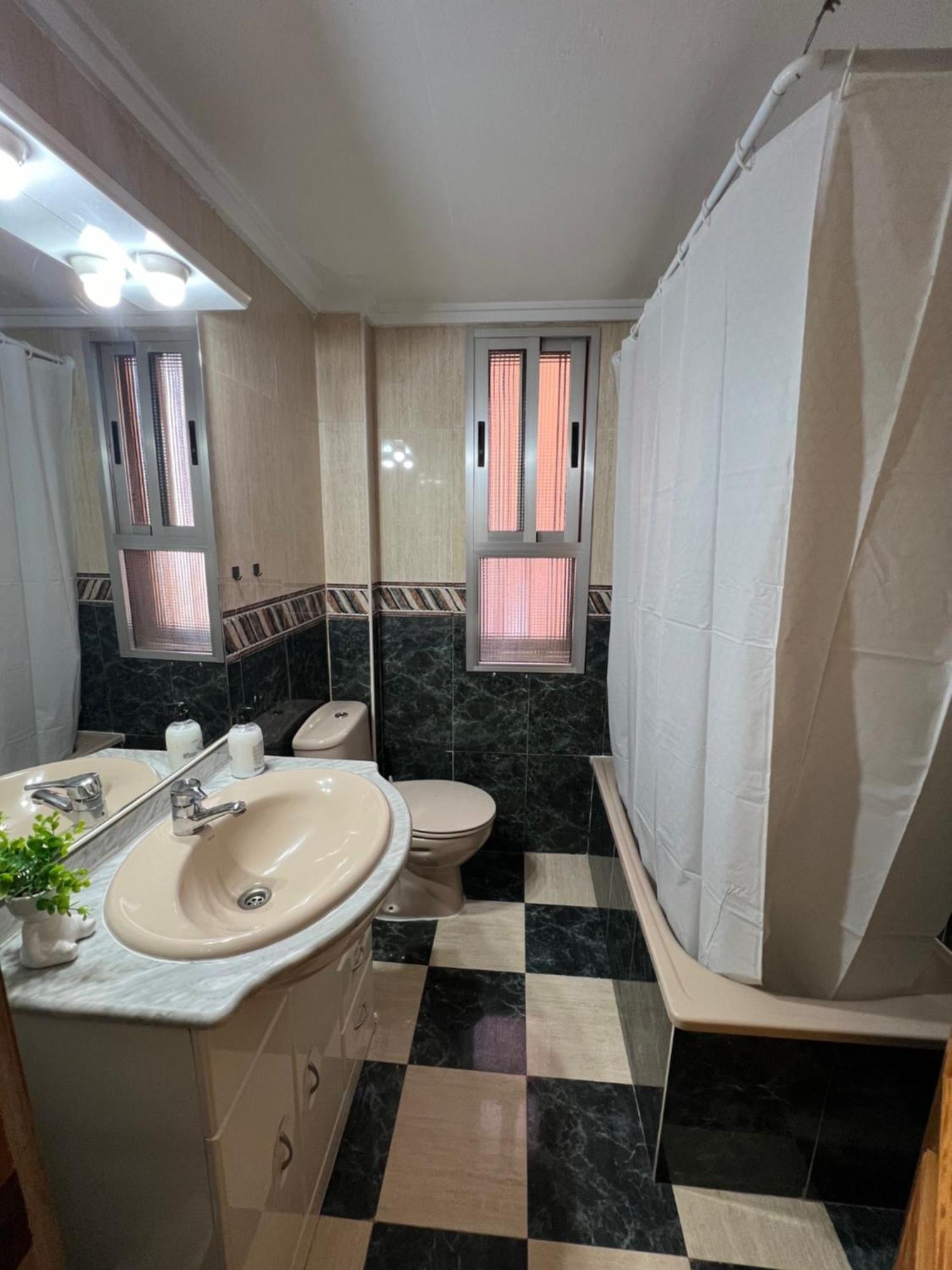 Piso Completo Cerca De Artes Y Ciencias Apartment Valencia Ngoại thất bức ảnh